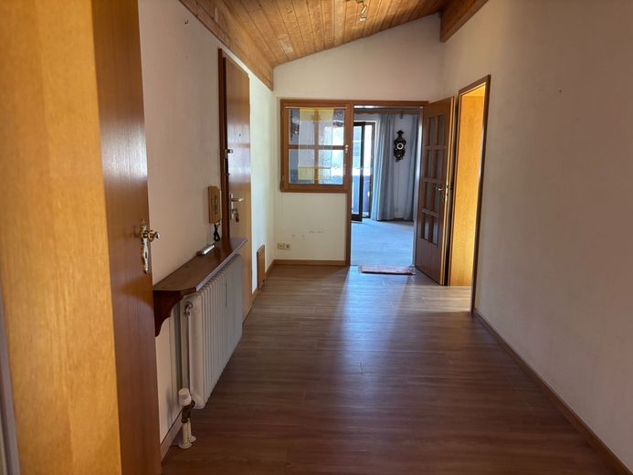 Dachgeschosswohnung in Unterwössen mit traumhaftem Blick in die Berge – Flur