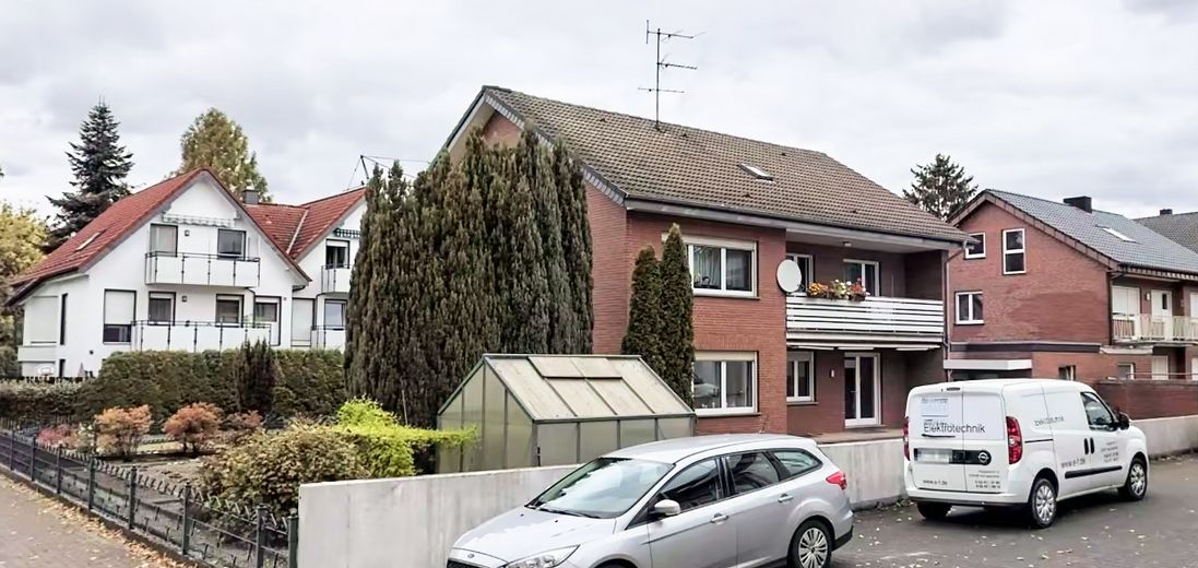 Ein- oder Zweifamilienhaus auf großzügigem Grundstück in zentraler Lage von Harsewinkel – Außenansicht 