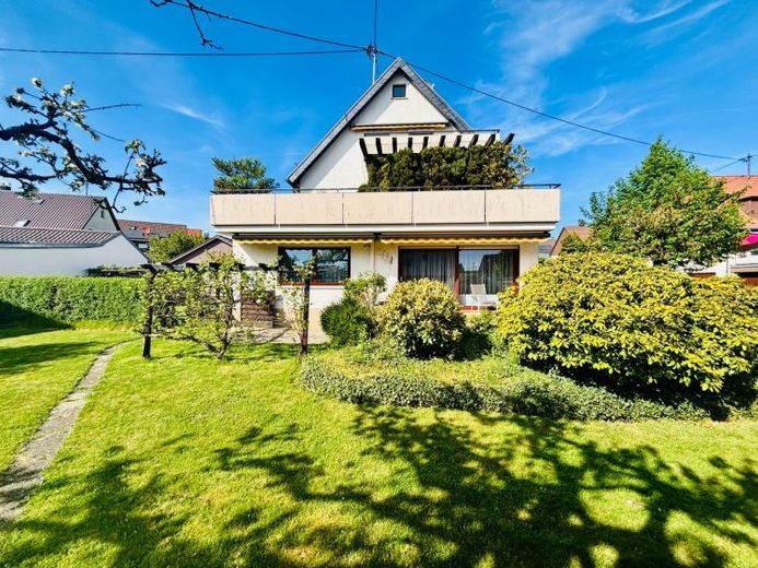 Platz für heute und Potenzial für morgen – 3-Familienhaus mit viel Platz und Bebauungsmöglichkeit – Foto 1