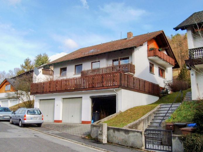 Mehrfamilienhaus mit 3 Garagen - Stellplätzen – Foto 2