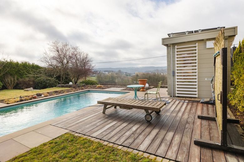 Villa mit Weitblick, Pool, Sauna und Koi-Teich in begehrter Lage von Hochscheid! – Pool - Liegeplatz - Sauna