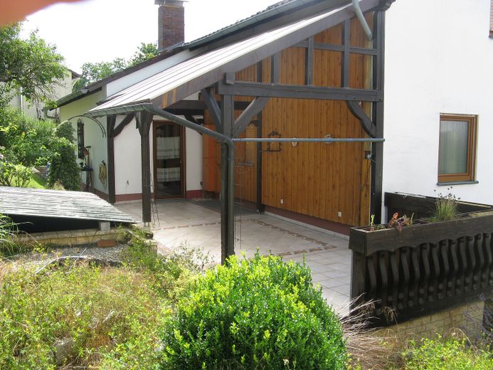 Preissenkung Mehrgenerationenhaus Provisionsfrei VB – Nordwest-Terrasse mit Pergola