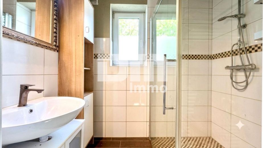 Charmantes Einfamilienhaus/Resthof mit viel Platz, modernisierter Technik und idyllischem Garten – Wohnhaus EG Bad / Dusche