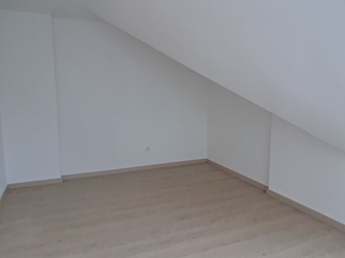 3-Zimmer-Mietwohnung in Holzminden/Neuhaus zu vermieten - Komplett renoviert/teilsaniert in 2025 – Schlafzimmer 1