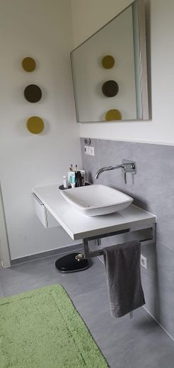 Modernes, zukunftsicheres Effizienzhaus - Wohnen, Arbeiten oder Vermieten - unverbaubare Aussicht – Badezimmer OG