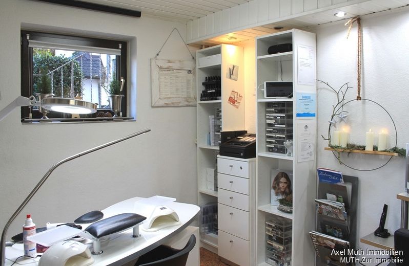 Nagelstudio + Friseur