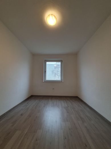 Beautiful 3-room apartment with balcony, KW11 – Büro/Zimmer