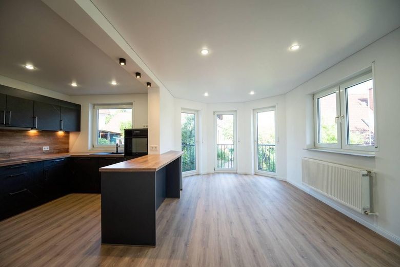 Modernisiertes Zweifamilienhaus mit Einliegerwohnung, neuer Gasheizung & PV Anlage – Foto 4