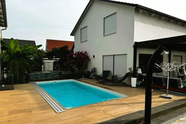 Elegantes Einfamilienhaus mit Pool in ruhiger Lage am Ortsrand von Kürzell.