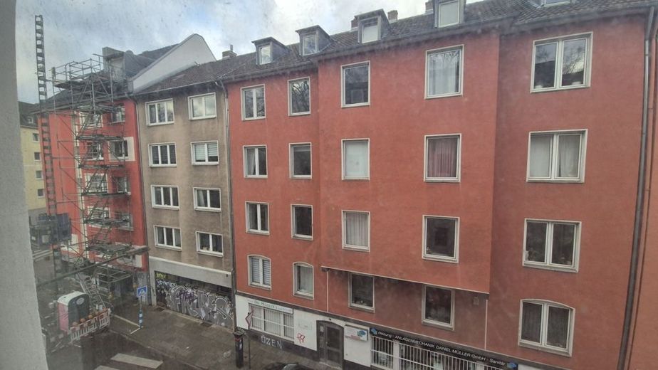 Ruhig zwischen Uni, Barbarossaplatz und Volksgarten - leerstehend mit STELLPLATZ (A384ms) – Blick aus dem Fenster von Zimmer 1