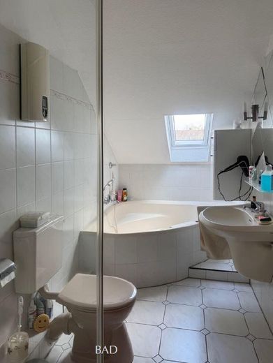 Attraktive 3‑Zimmer‑Wohnung in Krefeld‑Bockum mit Garage – Bad