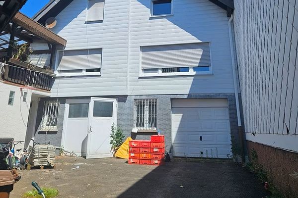 2 großzügige Wohnhäuser auf 2000m² Grundstück mitten im Pfälzer Wald