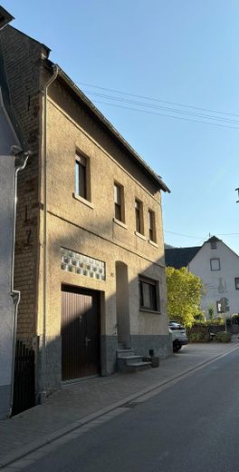 Hausfront von unten