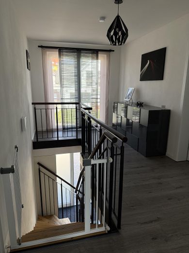 reserviert - Freistehendes Einfamilienhaus in Bestlage von Hbg-Kayh – Feldrandlage, A+, Wärmepumpe – Treppe und Flur Obergeschoss