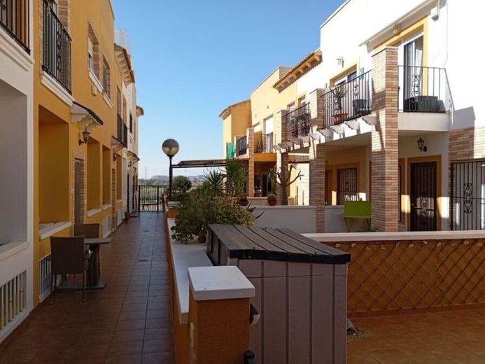 Reihenhaus mit 2 Schlafzimmern, 1 Bad, Gäste-WC, Dachterrasse und Gemeinschaftspool – Foto 1