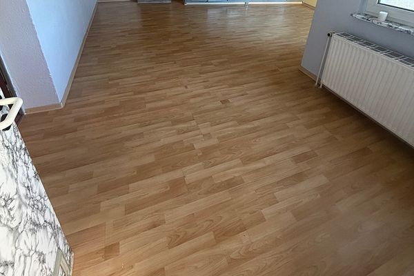 Piso de 3 habitaciones, cocina y baño cerca del aeropuerto de Hahn