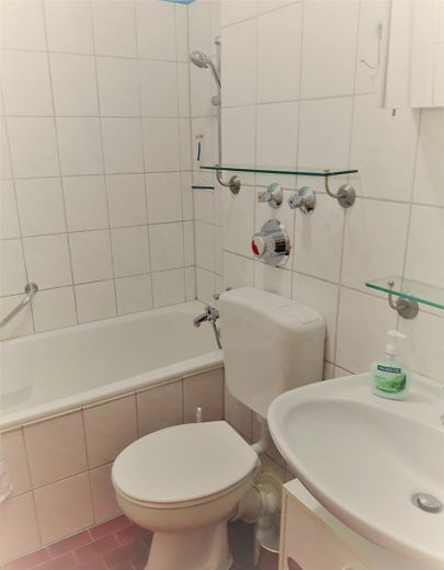 Möblierte, helle 1-Zimmer-Wohnung mit Südloggia in absolut ruhiger und dennoch zentraler Lage! – Foto 12