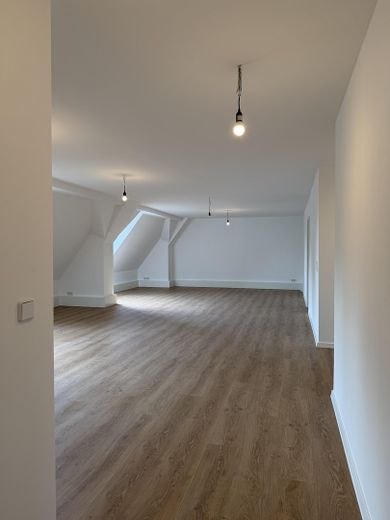 Wohnen im Denkmal: frisch sanierte 143-m²-Dachgeschosswohnung mit Haus-im-Haus-Charakter – Foto 18