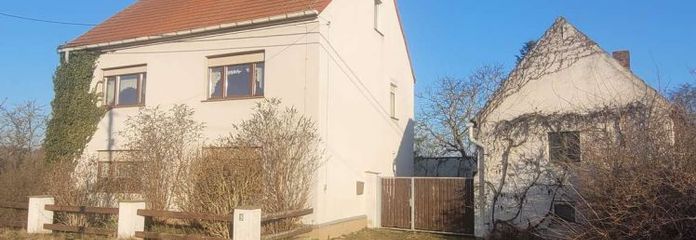 Beiersdorf - Groot woonhuis/boerderij met uitgestrekt tuinperceel aan de rand van het dorp!