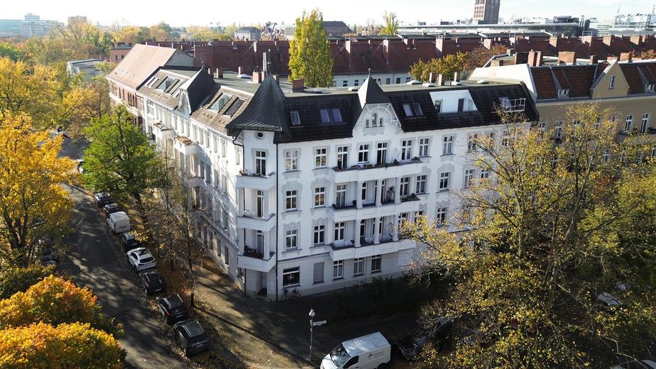 Bezugsfrei ab sofort: Provisionsfreie Eigentumswohnung im gepflegten Altbau – Buddestraße