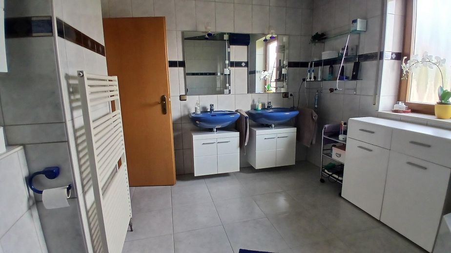 Bad mit zwei Waschbecken