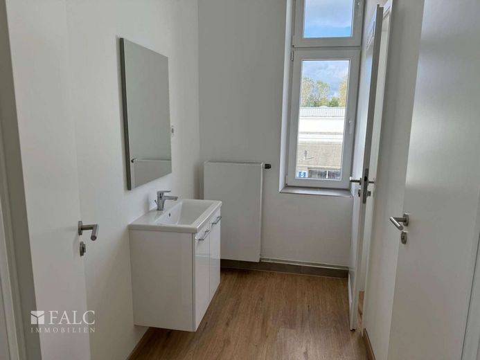 Moderne Büroflächen im Gewerbepark-Süd *provisionsfrei* – Gästebad