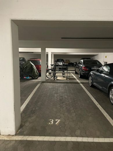 Tiefgaragenstellplatz