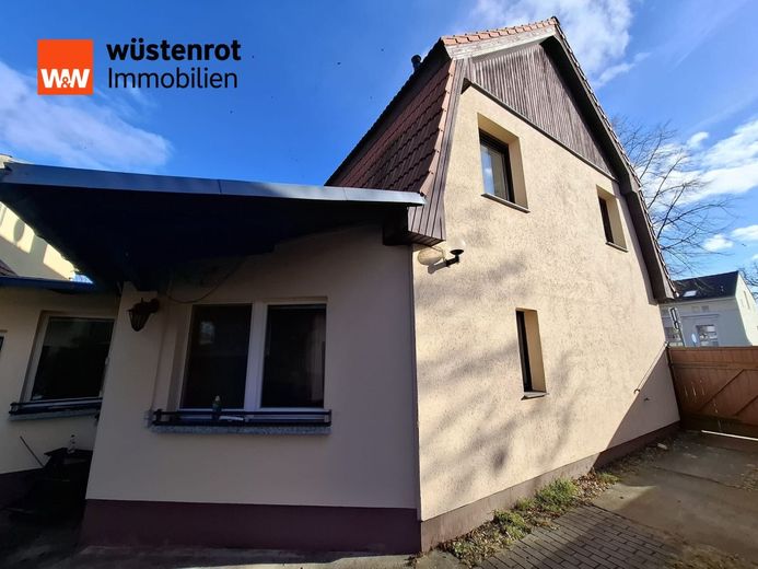 Doppelhaushälfte mit traumhaftem Grundstück und Ausbaupotenzial für ein zusätzliches Hinterhaus in Schwielowsee zu verkaufen... – Seitenansicht