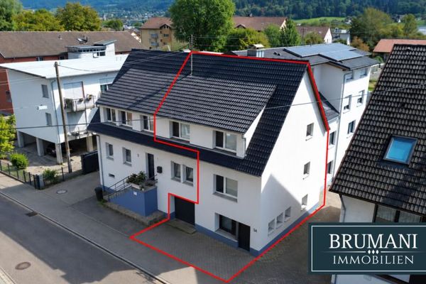 BRUMANI | Appartamento maisonette di 3 locali come nuovo con due posti auto e loggia a Waldkirch-Buchholz