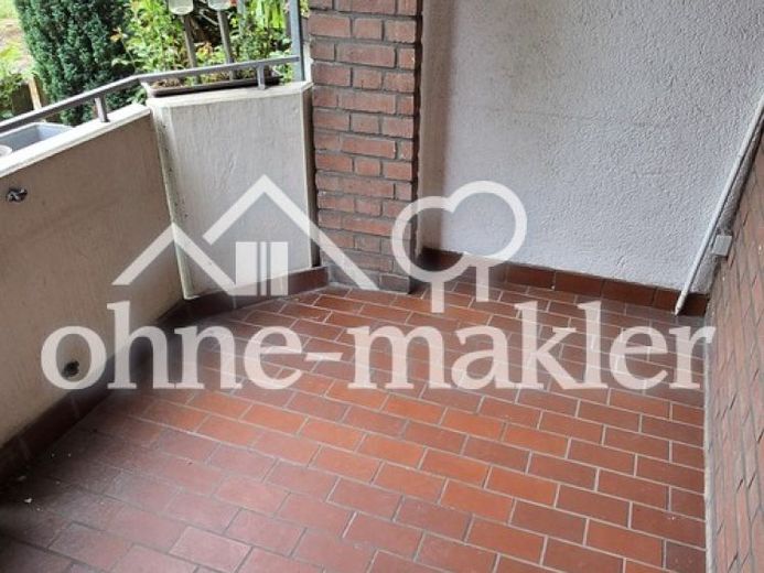 Immediately available 2-room apartment in a central location with balcony – Foto 1