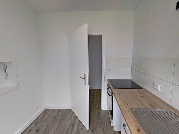 EINZIEHEN UND BIS ZU 3 KALTMIETEN SPAREN: Große 3-Zimmer-Wohnung mit BALKON und EBK in Kappeln-Ellenberg – Ansicht II: Küche