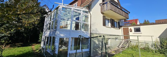Plüderhausen: منزل ثنائي العائلة أصلي مع حديقة كبيرة وموقع ممتاز – Ansicht aus dem Garten