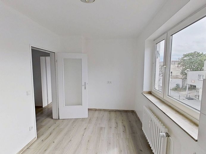 Luminoso appartamento di 3 locali con BALCONE e cucina spaziosa a Duisburg-Marxloh – Ansicht II: Küche