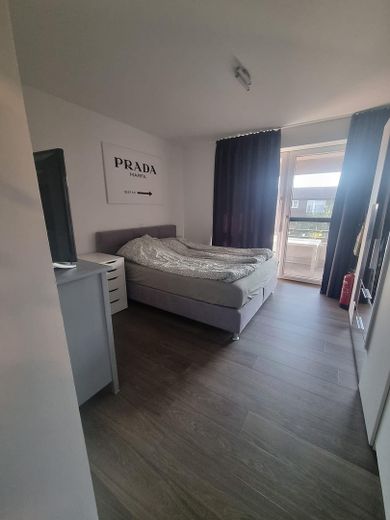 Helle 2 Zimmer Wohnung in der Südstadt nah am Maschsee - Tiefgarage, Aufzug, Balkon, Einbauküche – Schlafzimmer