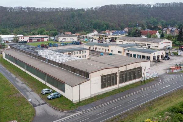 Einzigartige Gelegenheit! Ihr neuer Geschäftssitz in Gera! Große Halle mit Bürotrakt!
