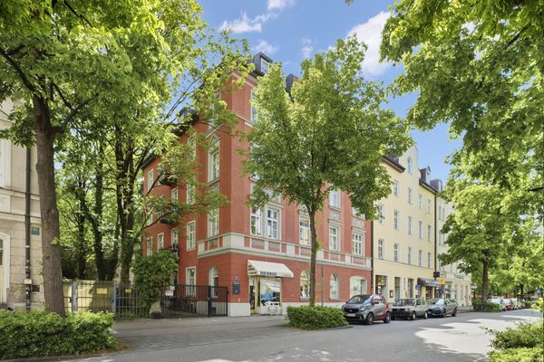 Il più bello di Schwabing - appartamento mansardato completamente ristrutturato in edificio storico tutelato