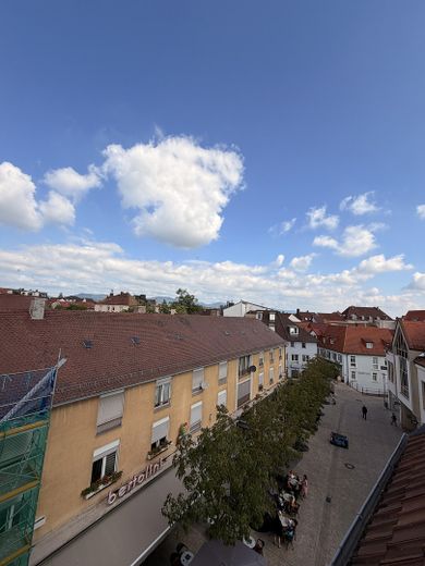 Erstbezug nach Sanierung: 4ZKB in Fußgängerzone, 2,70m Deckenhöhe – Haustechnik komplett neu – Blick aus Studio Nordwest