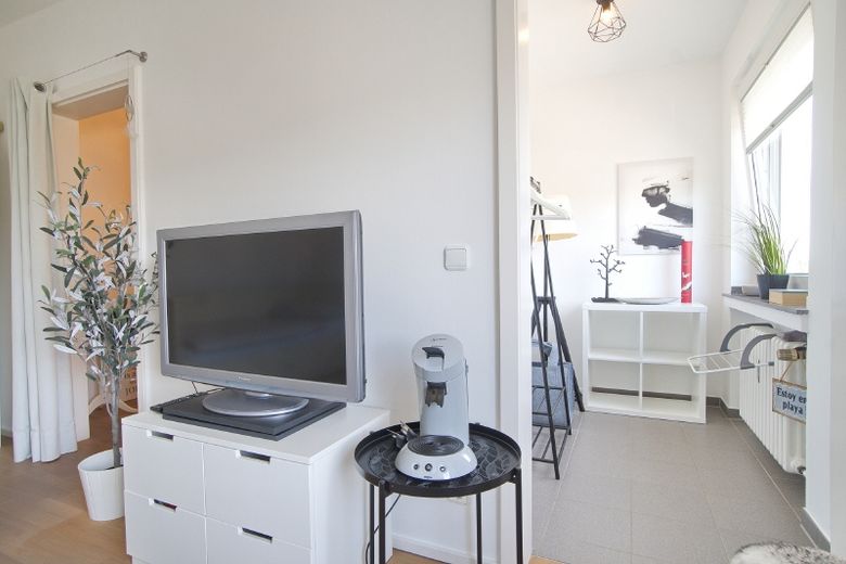 Bella camera con bagno con doccia, disponibile per affitto flessibile, buone possibilità di parcheggio, breve tempo di percorrenza per il centro città – 5fb1691ce52f60e21c93f34d3303c3753a5ed399.jpg