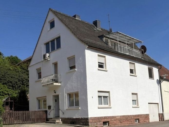 Wohnen, wo andere Urlaub machen – Mehrfamilienhaus mit 3 Wohneinheiten im Herzen des Pfälzerwaldes – Foto 1