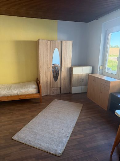 Piso de 3 habitaciones, cocina y baño cerca del aeropuerto de Hahn – Foto 5