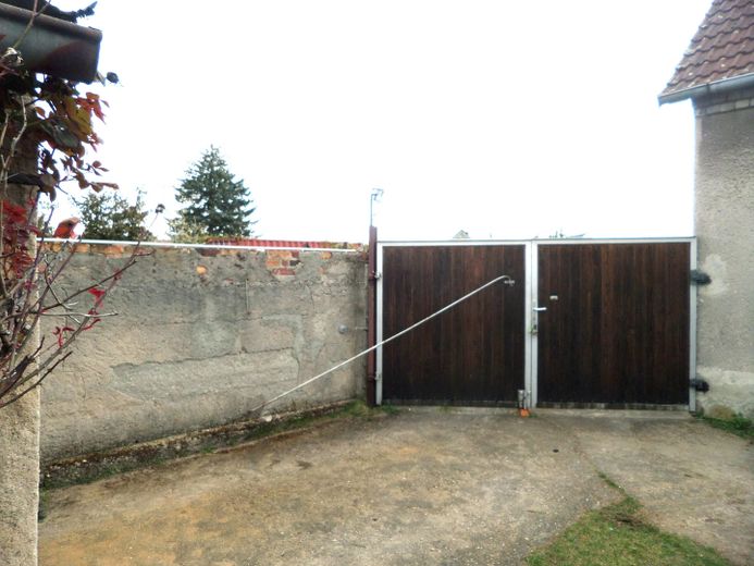 Seltenes Fundstück neu kalkuliert: Haus mit Hof, Werkstatt & 3.085 m² Grundstück – nur 69.999 € – Innenhof Torseite