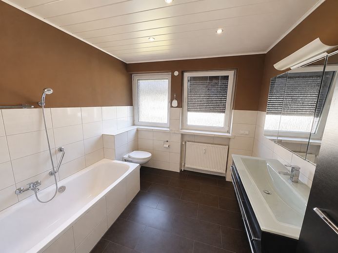 Exklusives 3 / 4 Zimmer Eigentumswohnung mit Balkon – Foto 11