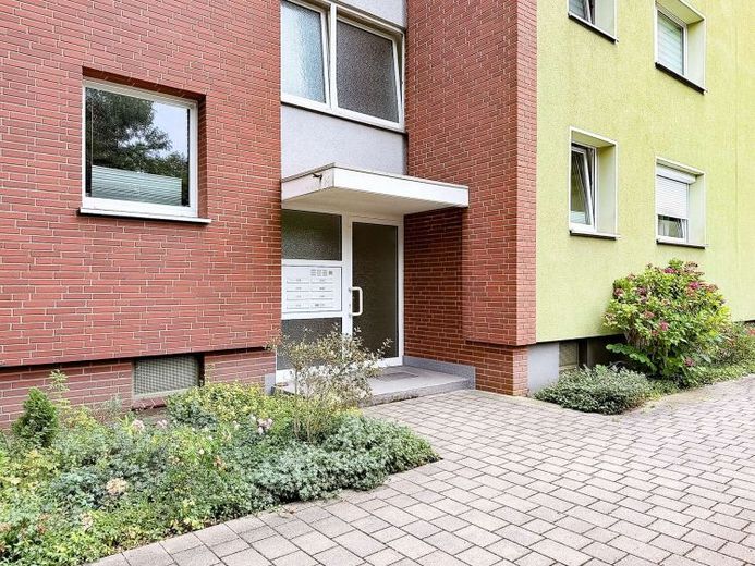 Potenziale di personalizzazione al 3° piano – 2 locali con loggia e garage – Foto 1