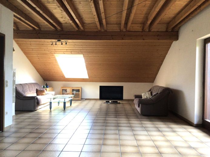 Provisionsfrei! Großes Einfamilienhaus zur Eigennutzung mit Vermietungspotential nahe Ammersee – Großes Dachstudio
