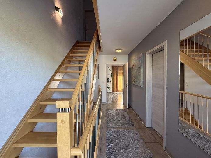 Wohlfühloase – modernes Einfamilienhaus mit Einliegerwohnung – Diele