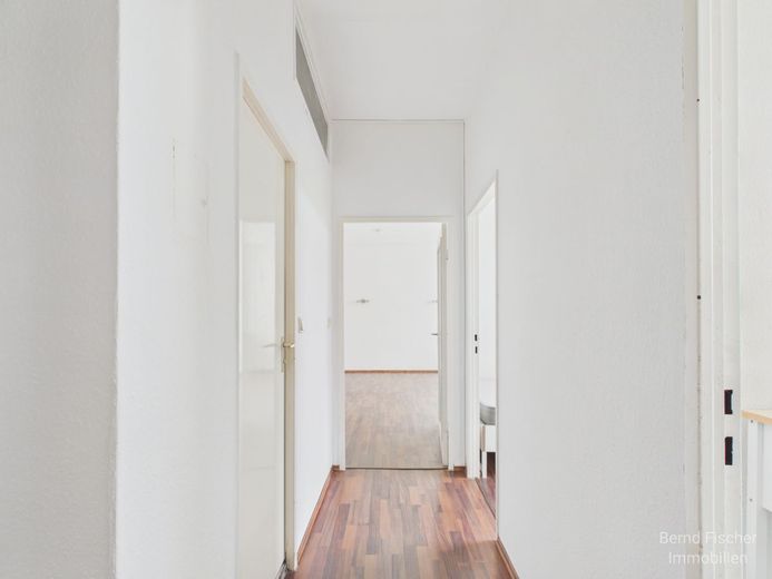 2 Zimmer Küche Bad Balkon in Wilmersdorf – Flur