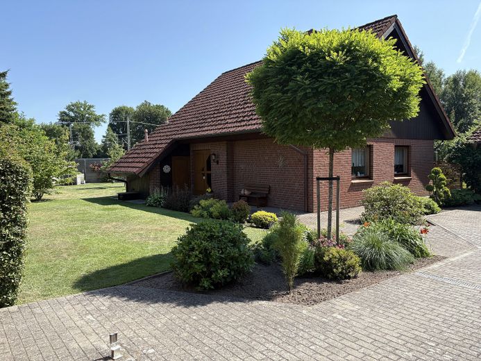 Hausansicht vom Eingang 