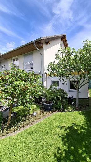 gepflegte Doppelhaushälfte mit Garten in Brühl-Eckdorf (provisionsfrei) – Garten - Rückseite u. Garage