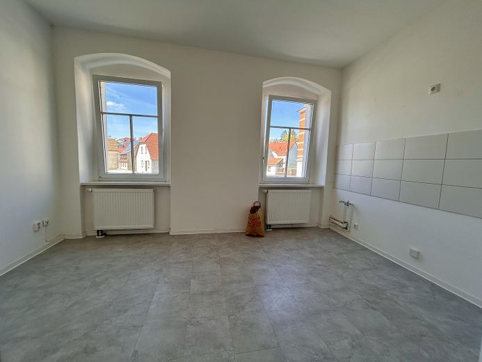 frisch renovierte Wohnung mit Wanne & Dusche & Stellplatz bei Bedarf – Küche