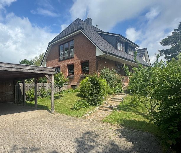 modernisiertes Ein-/Zweifamilienhaus mit Feldblick - PROVISIONSFREI – Frontansicht